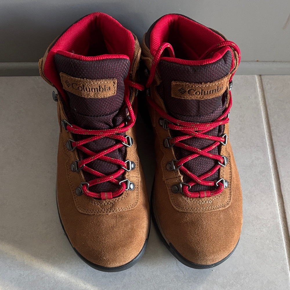Columbia Tan Hiking Boots